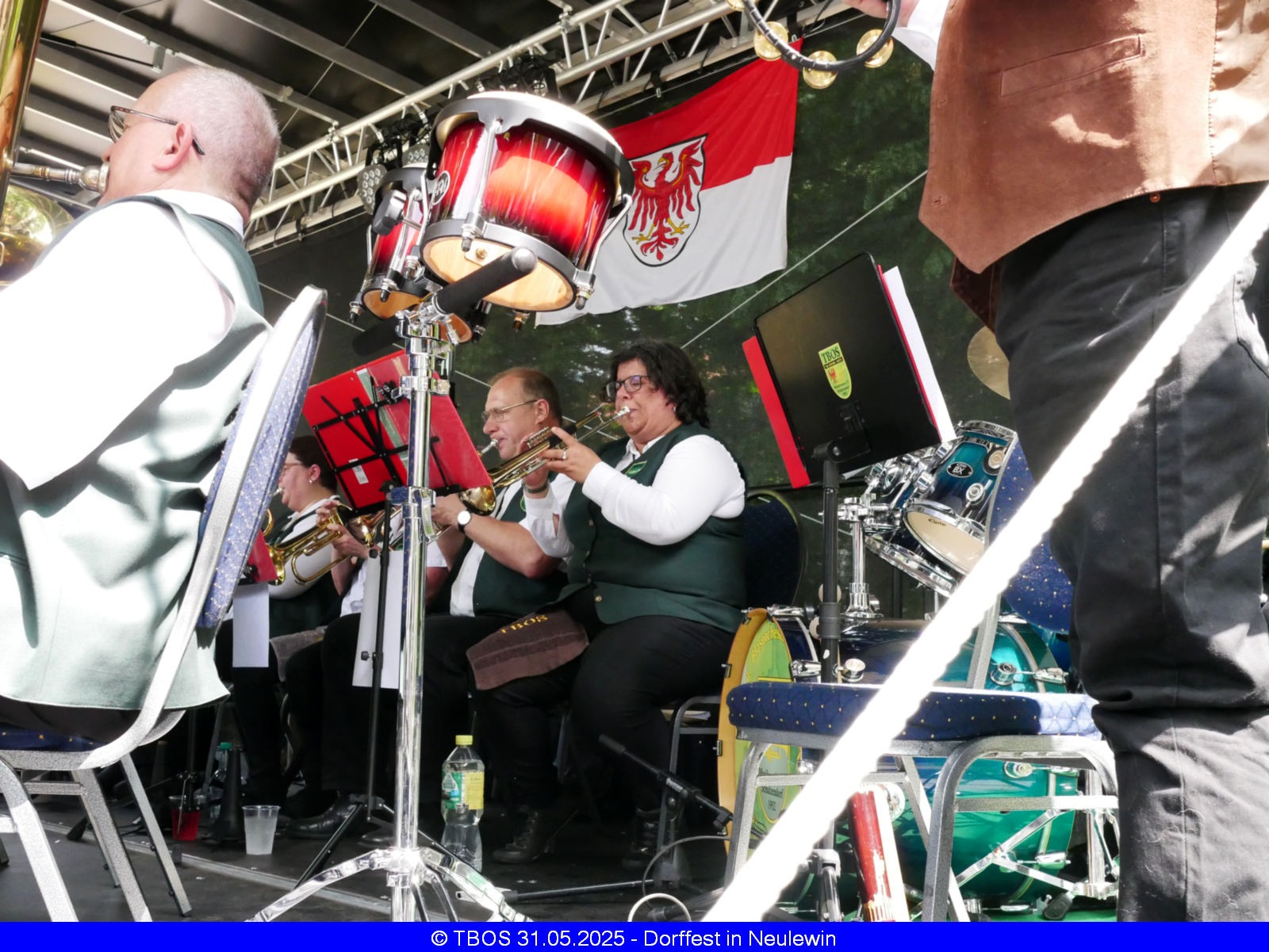 web_p1240763